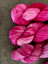 Load image into Gallery viewer, Die Wollwichtel - Kiss of Aphrodite - Strelitzia&#39;s Florist &amp; Irish Craft Shop