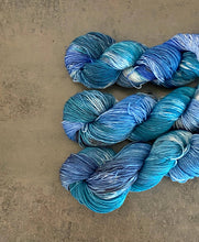 Load image into Gallery viewer, Die Wollwichtel - COLD, hand-dyed wool, in skein - Strelitzia&#39;s Florist &amp; Irish Craft Shop