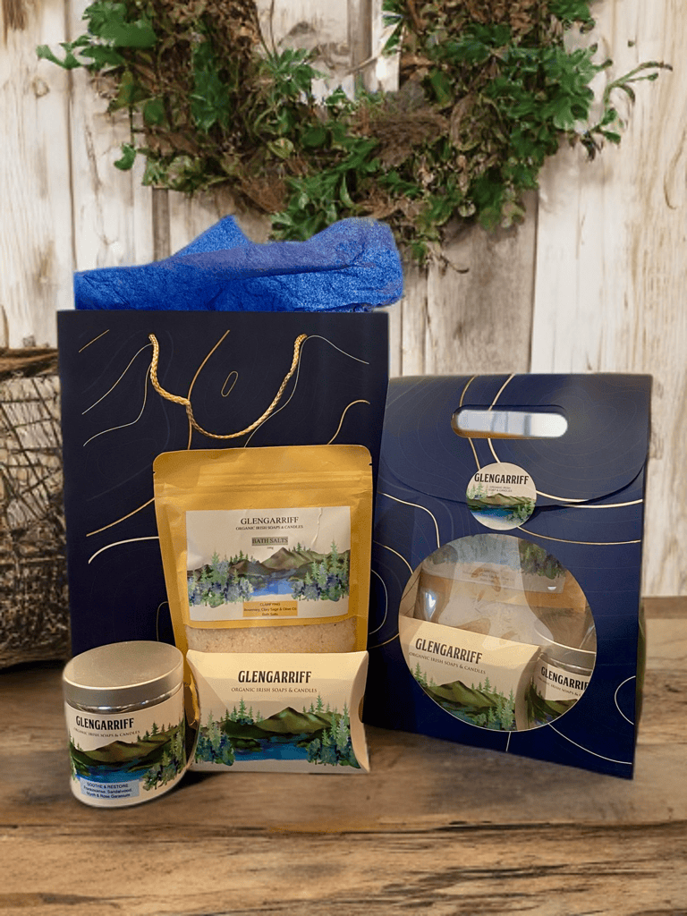 A Glengariff Gift Box - Candle 400g, Bath salts & Soap