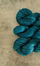Load image into Gallery viewer, Die Wollwichtel - Aerizusa/blue turquoise - Strelitzia&#39;s Florist &amp; Irish Craft Shop