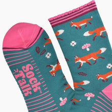 Load image into Gallery viewer, Sock Talk - Women&#39;s Bamboo Socks - Green/Pink, Fox Woodland