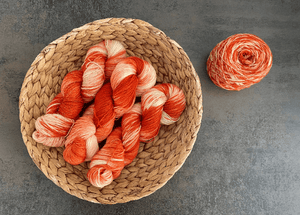 Kuss der CLIO, Handgefärbte SockenWolle, Handdyed Yarn - Strelitzia's Florist & Irish Craft Shop